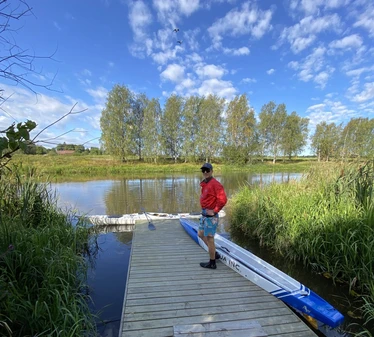 Meloja Vantaanjoella aurinkoisena päivänä