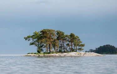 Helsinki By Kayak - On the Helsinki By Kayak tour you will experience the most beautiful archipelago of Helsinki. The group paddles with stable kayaks to see the Baltic Sea and its many recreational islands. 