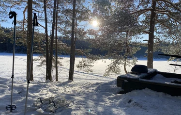 Lumikengät Teijon kansallispuistossa - Teijon kansallispuiston maasto soveltuu erinomaisesti lumikenkäilyyn. Järvenrantakalliot, suoalueet ja jylhät maisemat odottavat puistonkävijää myös talvella!
