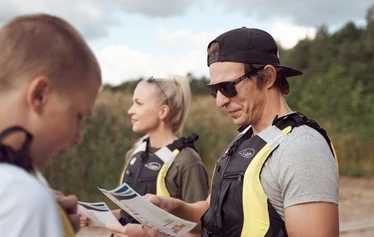 Melonnan alkeiskurssi Espoossa! - Tule melontakurssille Matinkylään! Espoon saaristo on kaunis ja täynnä vierailtavia luontokohteita. Natura Vivan alkeiskurssilla opit tarvittavat tekniikat, jotta voit jatkaa melonnan harrastamista itsenäisesti. 
