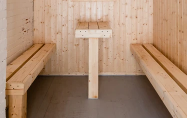 Tikankolo - wilderness cabin in Nuuksio National Park - Tikankolo is a great place to spend time in the nature - be it summer or winter! It accommodates up to six people and includes a sauna by the shore of Saarilampi. 