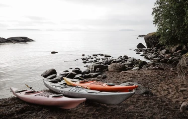 Helsinki By Kayak - On the Helsinki By Kayak tour you will experience the most beautiful archipelago of Helsinki. The group paddles with stable kayaks to see the Baltic Sea and its many recreational islands.