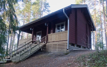 Sauna Teijon kansallispuistossa - Matildanjärven sauna on aivan järvenrannan tuntumassa mäen päällä.
