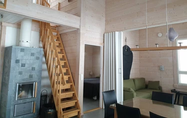 Kolausretki lähtee täältä - Kuvassa Nestorinrannan laiturialue rakennuksineen. Villa Hauki sijaitsee tästä vajaan 100 metrin päässä.