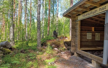 Metsänhaltijan majaa vartioivat eläimet
