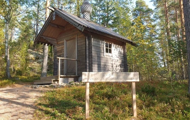 Yksi Ilkonsaaren kappeleista - Ilkonsaaren punainen kappeli on nimeltään Ivironin kappeli. Sen esikuva on Ivironin luostarin Portaitissa-ikonin kirkko ja kappelissa on kopio ortodoksien suuresti arvostamasta Portaitissa-ikonista. Helsingin metropoliitta Ambrosius vihki kappelin käyttöön 28.8.2017. 