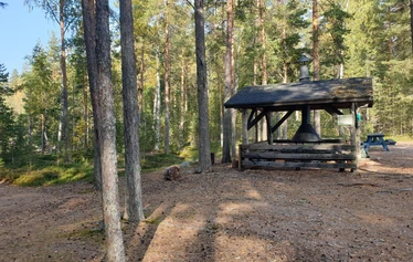 Yksi Ilkonsaaren kappeleista - Ilkonsaaren punainen kappeli on nimeltään Ivironin kappeli. Sen esikuva on Ivironin luostarin Portaitissa-ikonin kirkko ja kappelissa on kopio ortodoksien suuresti arvostamasta Portaitissa-ikonista. Helsingin metropoliitta Ambrosius vihki kappelin käyttöön 28.8.2017. 