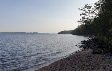 Yksi Ilkonsaaren kappeleista - Ilkonsaaren punainen kappeli on nimeltään Ivironin kappeli. Sen esikuva on Ivironin luostarin Portaitissa-ikonin kirkko ja kappelissa on kopio ortodoksien suuresti arvostamasta Portaitissa-ikonista. Helsingin metropoliitta Ambrosius vihki kappelin käyttöön 28.8.2017. 