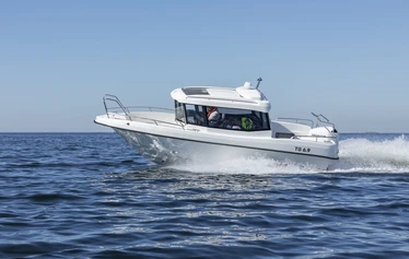 Taksivene on joko hyttivene tai avovene tilanteen mukaan - Kuvassa hyttivene TG 6.9., johon mahtuu 7 matkustajaa.