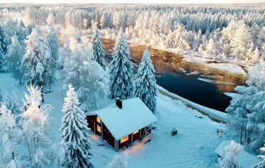 Private riverside Villa in Ranua, Lapland - Spacious riverside cabin for a larger family or group. Sauna, fireplace, private peace and good facilities for several people staying overnight.
-Salmon river
-Good Aurora place
