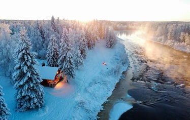 Private riverside cabin in Ranua, Finnish Lapland. - Stay by the peaceful Simojoki River, enjoy your own sauna, fireplace and private
nature, close to Ranua Wildlife Park and within reach of Rovaniemi

-Salmon river
-Good Aurora place