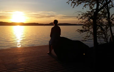 Tuomoja - Metsässä kulkee erittäin vaihtelevissa maastoissa Tuomoja Piililänlammesta Päijänteeseen. Seuraa Tuomojaa ja nauti metsästä, vedestä ja erityisesti veden äänestä.