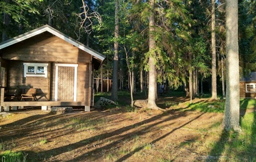 Auringonlasku Vihtaniemen Helmessa - Helmi-mökki sijaitsee Lapinlahdessa Vihtaniemessä. Niemen kärjestä avautuvat upeat maisemat moneen suuntaan Onkivedelle.