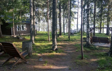 Auringonlasku Vihtaniemen Helmessa - Helmi-mökki sijaitsee Lapinlahdessa Vihtaniemessä. Niemen kärjestä avautuvat upeat maisemat moneen suuntaan Onkivedelle.
