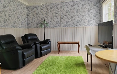 Makuualkovi - Makuualkovissa on parisänky.