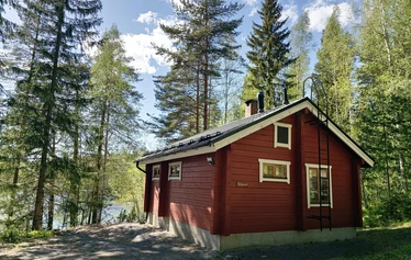 Ahdinkämppä - Ahdinkämppä on vuokramökki Hämeenlinnassa, Evon retkeilyalueella, Niemisjärven rannalla. Ahdinkämppä on erämökki tyylinen majoitus joka sopii etenkin kalastajille ja retkeilijöille.