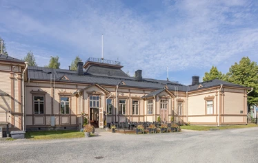 Historiallinen Raatihuone Iisalmen keskustassa.