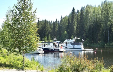 Kerkonkosken satama - Kerkonkosken vierasvenesatamassa on saatavilla sähköistettyjä venepaikkoja.