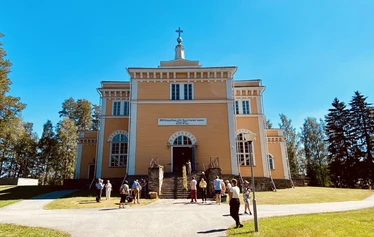 Rautalammin kirkko - Rautalammin kirkko lukeutuu Suomen suurimpiin puukirkkoihin.