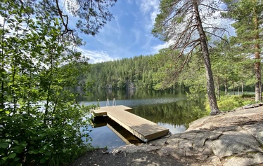 Vuori-Kalaja - Vuori-Kalajalla on kotalaavu. Lisäksi rannassa on avoin tulipaikka.