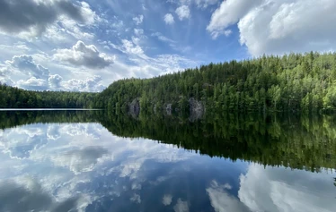 Vuori-Kalaja - Vuori-Kalajalla on kotalaavu. Lisäksi rannassa on avoin tulipaikka.