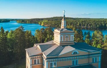 Rautalammin kirkko - Rautalammin kirkko lukeutuu Suomen suurimpiin puukirkkoihin.