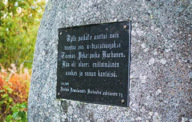 Korhosten kivi - Muistomerkin on pystyttänyt Wanhan Rautalammin Korhosten sukuseura.