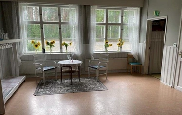Vaajasalmen entinen koulu - Tila soveltuu 60-70 henkilön juhliin.