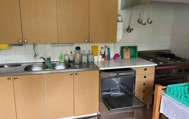 Vaajasalmen entinen koulu - Tila soveltuu 60-70 henkilön juhliin.