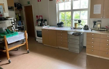Vaajasalmen entinen koulu - Tila soveltuu 60-70 henkilön juhliin.