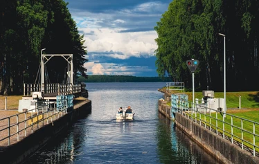 Kiesimän kanava - Kiesimän kanava yhdistää Kiesimän ja Pohjois-Konneveden.