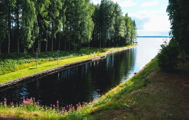 Kiesimän kanava - Kiesimän kanava yhdistää Kiesimän ja Pohjois-Konneveden.