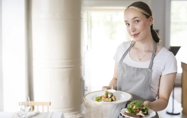 Ravintola Ehtoo - Ravintolan valikoima perustuu tuoreisiin kauden raaka-aineisiin. Kuva: Anne Kalliola