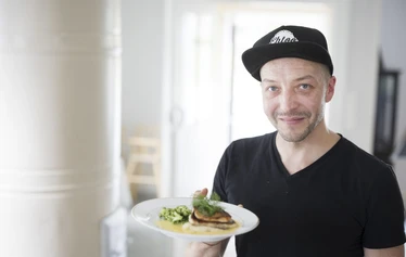 Ravintola Ehtoo - Ravintolan valikoima perustuu tuoreisiin kauden raaka-aineisiin. Kuva: Anne Kalliola