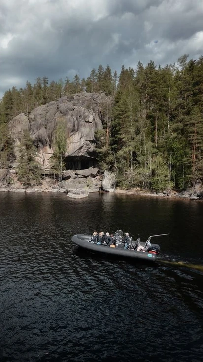 Rib-veneristeilyt Astuvansalmen kalliomaalauksille