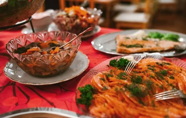 Majatalon Joulupöytä - Perinteiset jouluherkut valmistuvat isoäitien resepteillä