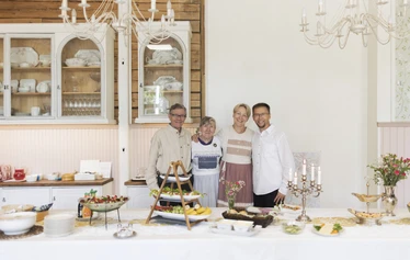 Together as a family - The family of the inn entrepreneur