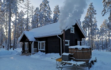 Hot Tub and Sparkling Wine - Surrounded by beautiful nature and stunning landscapes in Sonkajärvi, North Savo.