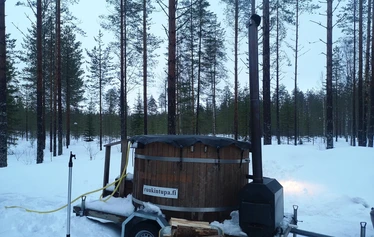 Hot Tub and Sparkling Wine - Surrounded by beautiful nature and stunning landscapes in Sonkajärvi, North Savo.
