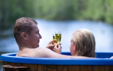 Hot Tub and Sparkling Wine - Surrounded by beautiful nature and stunning landscapes in Sonkajärvi, North Savo.