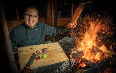 Kesä, mikä ihana tekosyy grillata! - Kesän makuja suoraan grillistä Jyrkän Retkeilymajan grillikatoksella, Sonkajärvellä, Pohjois-Savossa.
