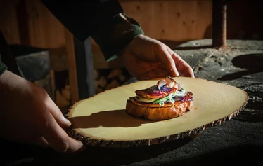 Kesä, mikä ihana tekosyy grillata! - Kesän makuja suoraan grillistä Jyrkän Retkeilymajan grillikatoksella, Sonkajärvellä, Pohjois-Savossa.