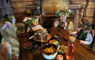 Lastenjuhlat Tarinoiden tavernalla