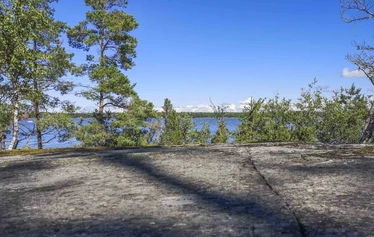 Eurajoen Kaunissaarta ei voi ohittaa rantautumatta! Tervetuloa mukaan luontokokemusten ja tarinoiden täyttämälle melontaretkelle merellisen Satakunnan sydämeen.