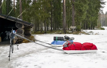 Sandrian villi luonto vuokraa vaellusahkioita Eurajoen Kuivalahdella, Satakunnan sydämessä.