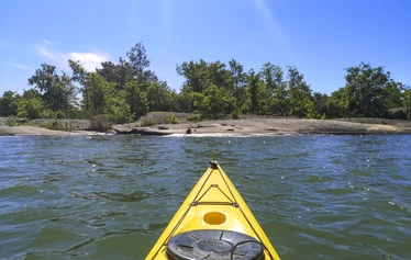 On this kayaking-filled day trip, we’ll discover some of the hidden gems of the Rauma Archipelago, enjoy stunning coastal views, and take a snack and coffee break on Nurmes Island, the largest island of Rauma Archipelago.