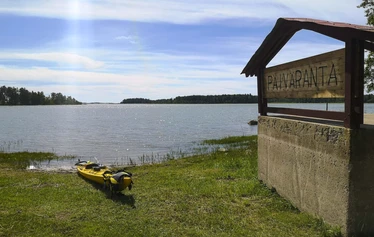 Tällä melontaretkellä bongailemme Rauman saariston salaisia helmiä ja rantaudumme eväs- ja kahvitauolle Nurmeksen saareen.