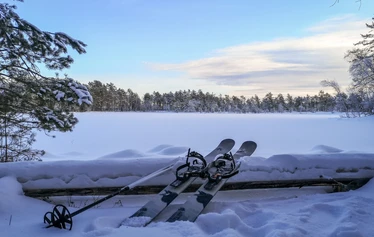 Sandrian villi luonto vuokraa kotimaisia OAC:n liukulumikenkiä Eurajoella, Satakunnan sydämessä.