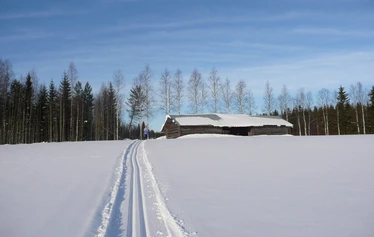 Hiihtäen majatalosta toiseen - Perinteistä latua lähes 100 km