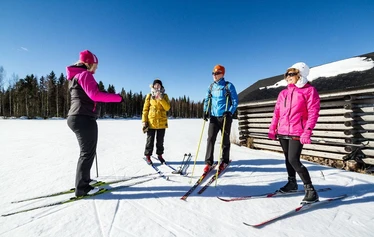 Hiihtäen majatalosta toiseen - Perinteistä latua lähes 100 km